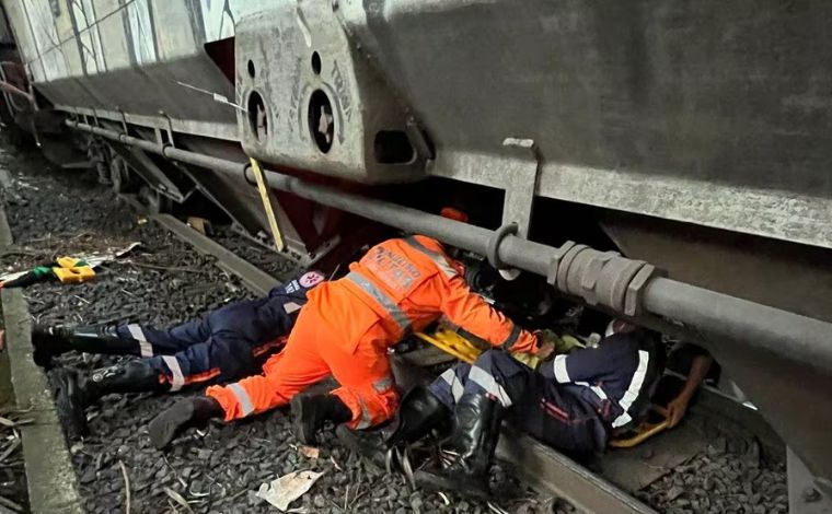 Homem tem perna amputada após ser atropelado por trem em Minas Gerais 