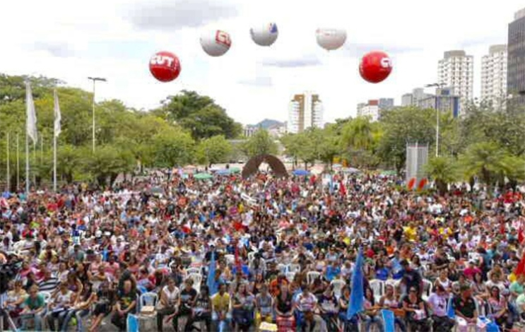 Trabalhadores da educação decidem suspender greve