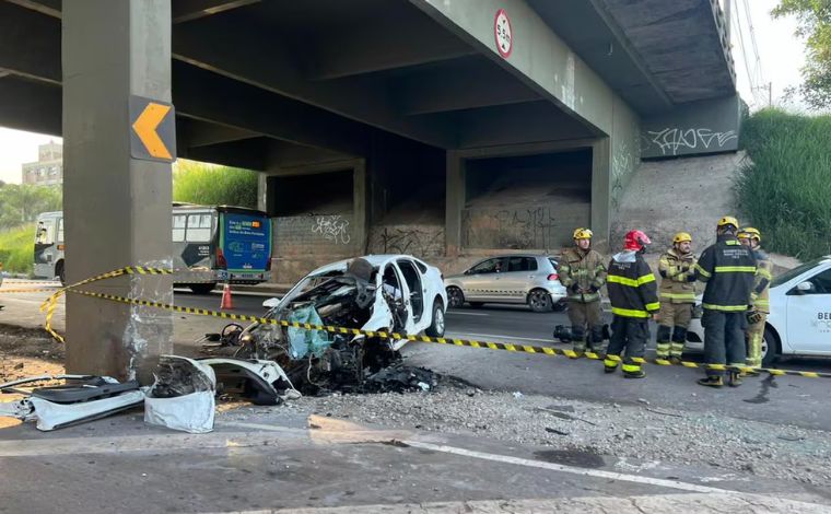 Taxista morre após colidir com pilastra de viaduto no Anel Rodoviário de BH