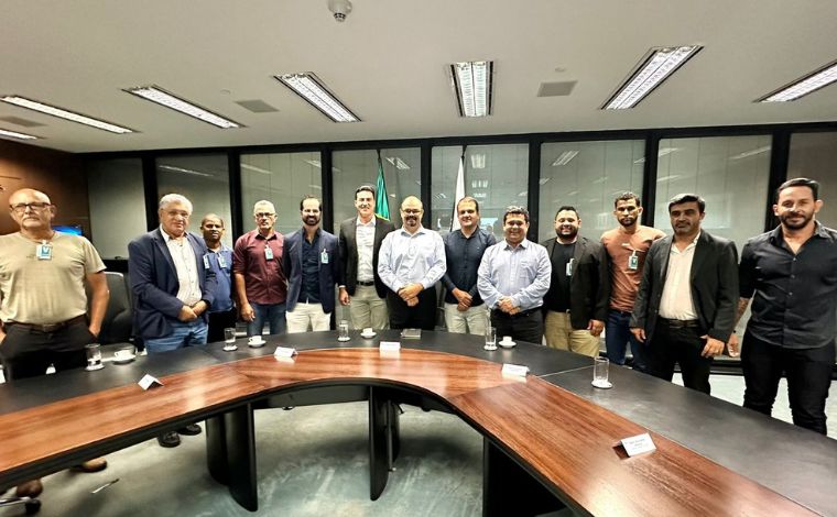 Foto: DivulgaÃ§Ã£o - Os representantes municipais citaram os inÃºmeros problemas com os picos de energia que vÃªm ocorrendo nas cidades. O deputado, juntamente com os prefeitos, solicitou soluÃ§Ãµes urgentes e definitivas