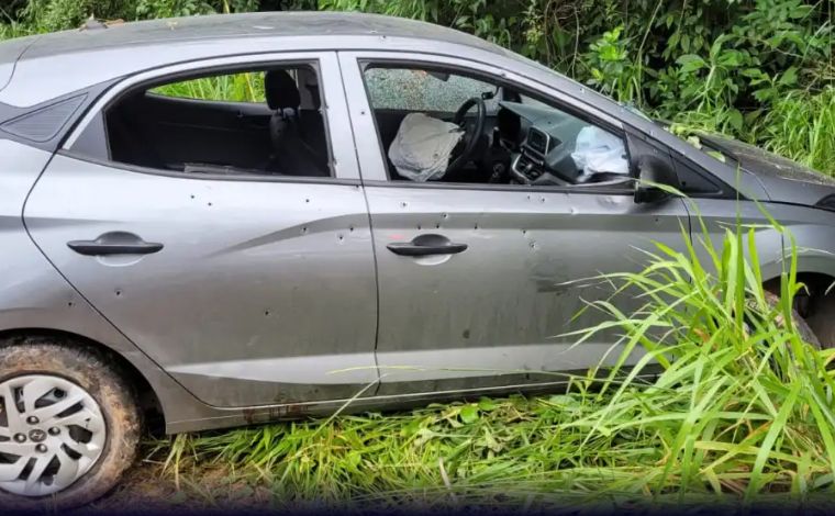 Foto: Oswaldo Diniz - A PolÃ­cia Militar (PM) investiga o caso como uma possÃ­vel emboscada, na qual o alvo seria o motorista do veÃ­culo, de 36 anos. Ele Ã© detento do presÃ­dio e possui passagens por trÃ¡fico e homicÃ­dio