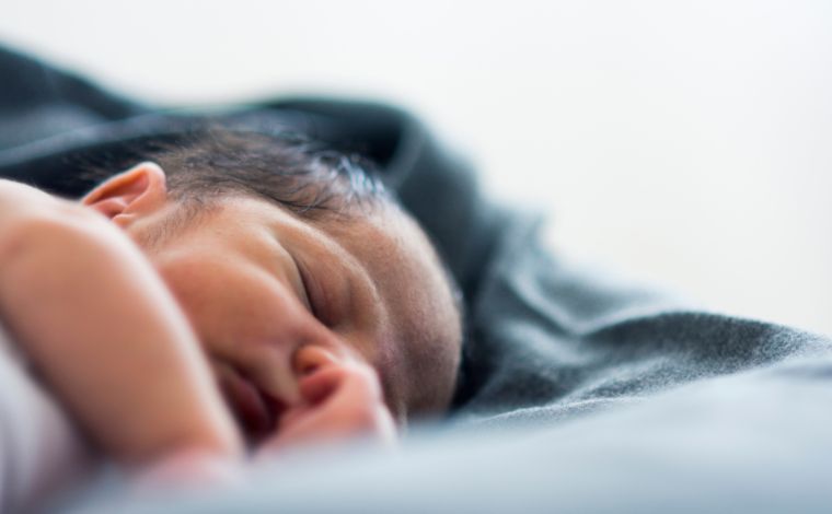 Foto: Getty Images - O imunizante Ã© indicado para a prevenÃ§Ã£o da doenÃ§a do trato respiratÃ³rio inferior em crianÃ§as desde o nascimento atÃ© os seis meses de idade por meio da imunizaÃ§Ã£o ativa em gestantes