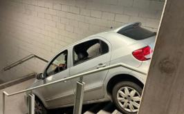 Vídeo: Torcedor do Cruzeiro erra saída e desce escada de estacionamento no Mineirão