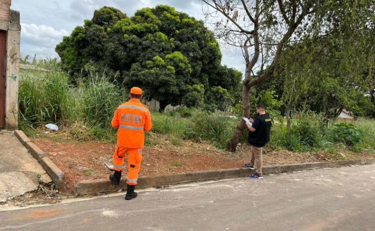 Foto: DivulgaÃ§Ã£o - O evento teve como objetivo principal verificar a situaÃ§Ã£o de vegetaÃ§Ã£o e lixo em lotes vagos que representam risco iminente de danos ao patrimÃ´nio pÃºblico ou privado