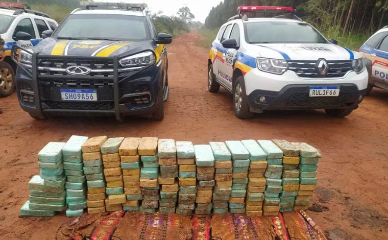 Motorista é preso com 200kg de pasta base de cocaína após acidente na BR-251, em MG