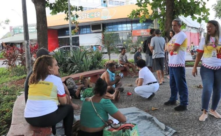 Foto: DivulgaÃ§Ã£o/PMSl - O Centro Pop incentiva a empatia com esse pÃºblico, mas alerta que dar esmolas ou alimentos apenas contribuem para mantÃª-los nas ruas, jÃ¡ que os serviÃ§os municipais atendem Ã s necessidades bÃ¡sicas dessas pessoas