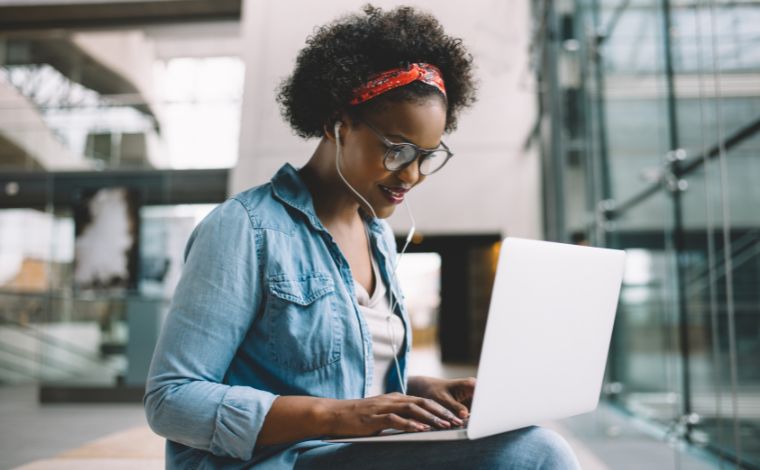 Estudantes de Minas Gerais ganham reforço na preparação para Enem com inteligência artificial