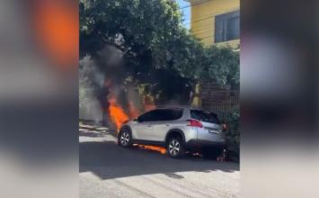 Vídeo: Incêndio criminoso destrói carro no bairro Boa Vista em Sete Lagoas 