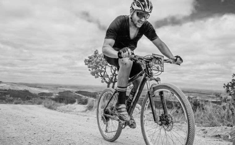 Foto: ReproduÃ§Ã£o - O acidente aconteceu na manhÃ£ de terÃ§a-feira (30), no trecho entre Paraopeba e o Trevo de Curvelo. Segundo o Corpo de Bombeiros, os ciclistas estavam no acostamento da rodovia quando foram surpreendidos pelo veÃ­culo