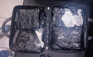 Jovem é preso ao tentar embarcar para Europa com drogas dentro de mala em Confins
