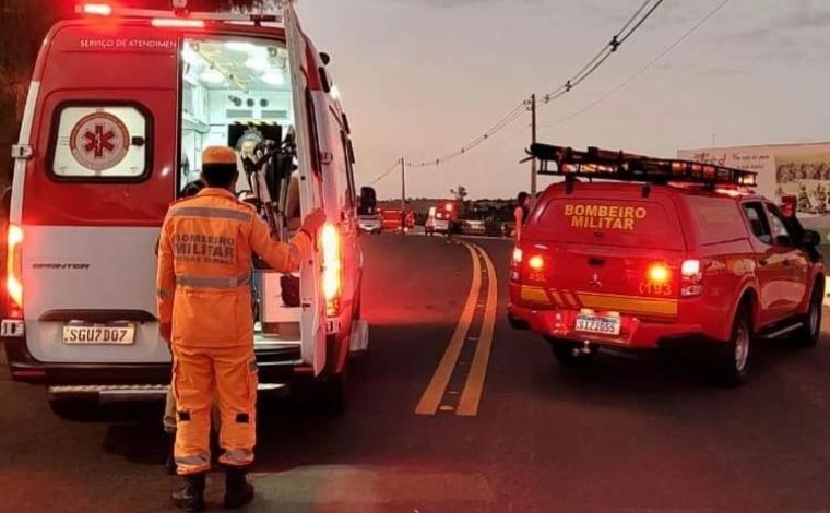 Duas crianças são atropeladas e uma delas é socorrida em estado grave em MG