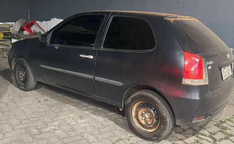 Homem é preso por dirigir carro roubado e fazer manobras perigosas em Sete Lagoas