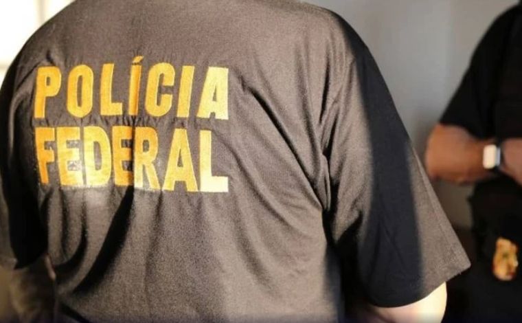 Foto: DivulgaÃ§Ã£o/PF - A PF cumpriu dois mandados de busca e apreensÃ£o. Os alvos da operaÃ§Ã£o respondem por crimes de falsificaÃ§Ã£o de moeda, associaÃ§Ã£o criminosa e fraude bancÃ¡ria. A PF segue investigando o caso para identificar outros envolvidos 