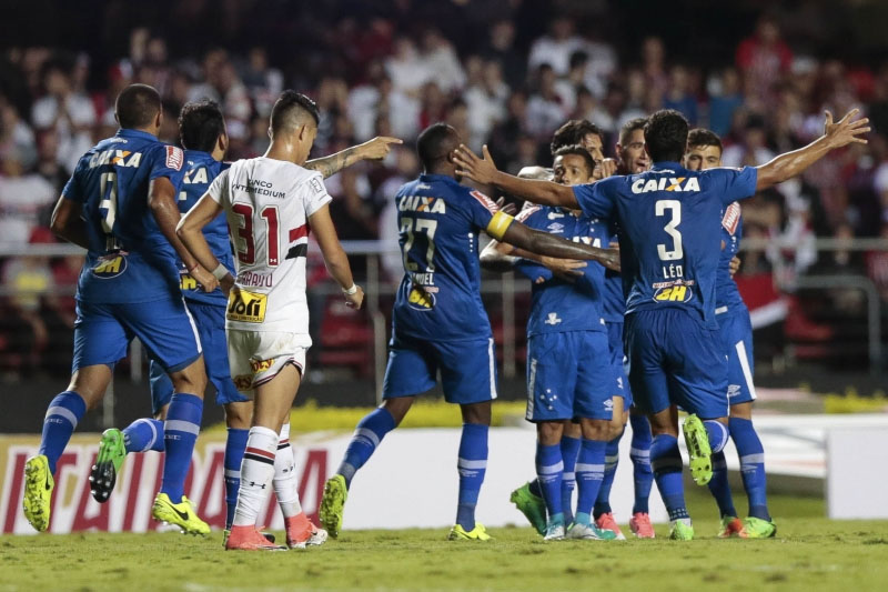 Cruzeiro faz 2x0 fora de casa e coloca São Paulo em situação difícil