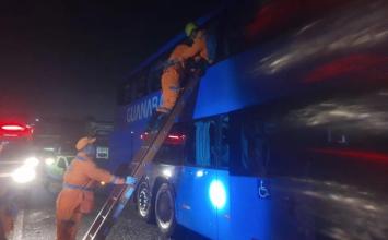 Acidente envolvendo ônibus de turismo e carreta deixa feridos na BR-050, em MG