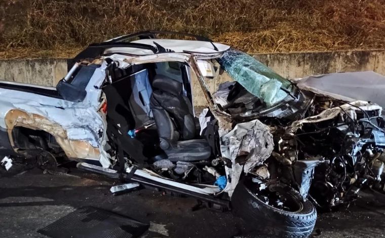 Motorista fica gravemente ferido após carro capotar na MG-010, na Grande BH