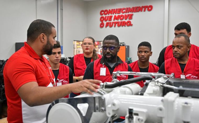 Programa Educar FPT abre portas da Iveco para estudantes da Escola Técnica de Sete Lagoas