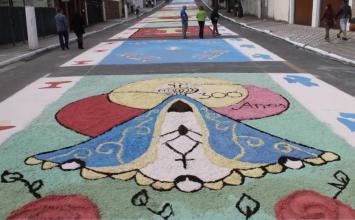 Corpus Christi: entenda origem do feriado e significado dos tapetes decorativos feitos nas ruas