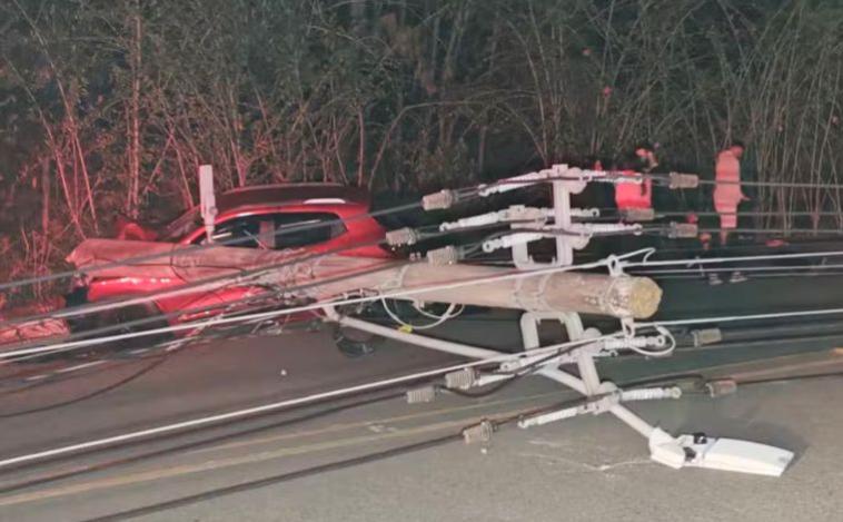 MG: motorista embriagado causa acidente e derruba seis postes em ‘efeito dominó’