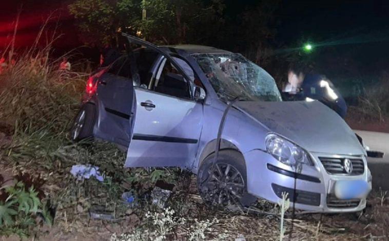 Duas mulheres morrem e outras duas ficam feridas após carro capotar na BR-135, em Corinto