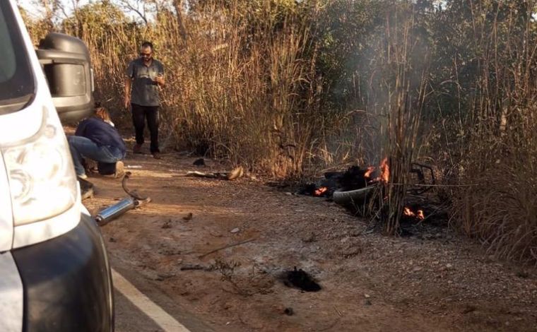 Motociclista tem perna amputada após grave acidente na MG-323, entre Jaboticatubas e Baldim