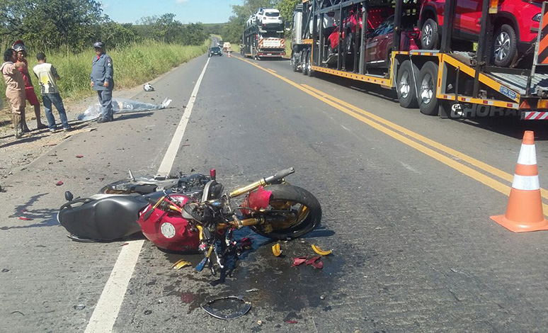 Batida entre moto e caminhonete deixa uma pessoa morta em Curvelo