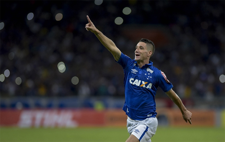 Cruzeiro passa sufoco em partida eletrizante, mas avança na Copa do Brasil