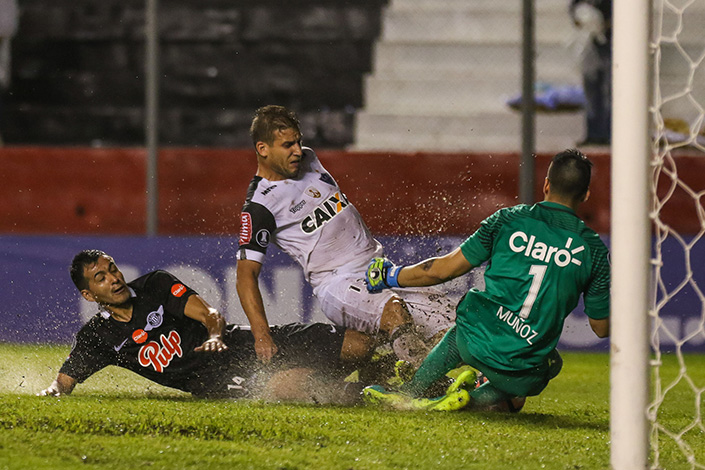 Galo se dá mal no Paraguai e pode perder liderança de seu grupo na Libertadores