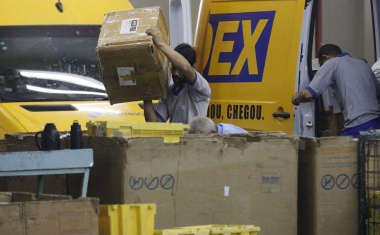 Correios divulga edital de concurso com salários de R$ 6,8 mil; veja como participar