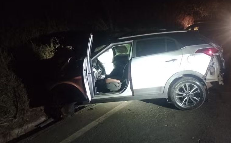 Mãe e filho morrem em grave acidente na rodovia MGC-135; quatro pessoas ficaram feridas 