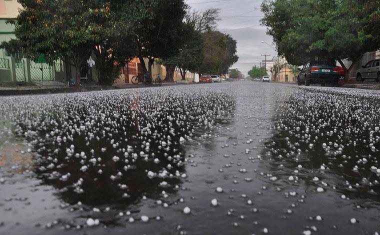 Inmet emite alerta de tempestade com risco de granizo para 161 cidades de Minas Gerais