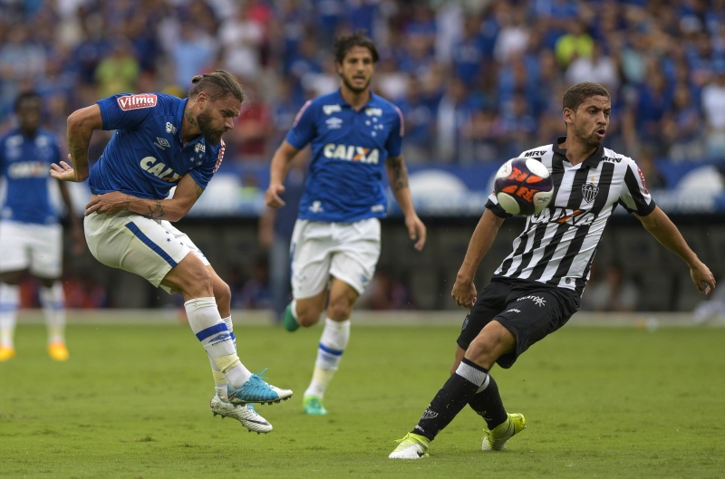 Cruzeiro e Atlético empatam primeiro clássico da decisão do Mineiro