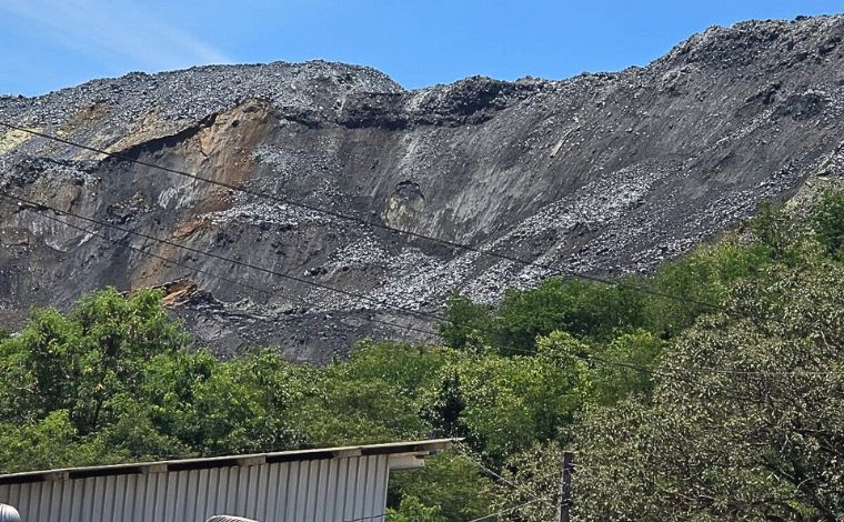 Mina é evacuada após deslizamento de pilha de rejeitos em Minas Gerais; veja vídeo
