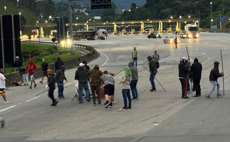 Ex-líderes da Mancha Alviverde se entregam à polícia após emboscada contra torcedores do Cruzeiro