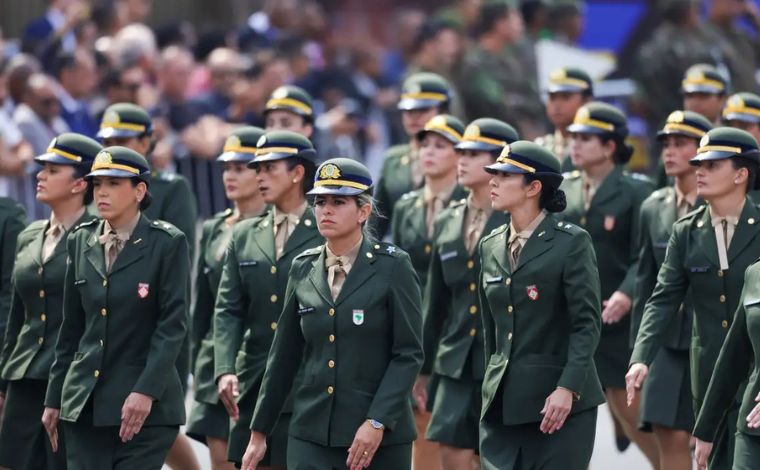 Sete mil mulheres se alistam no serviço militar em 2 dias