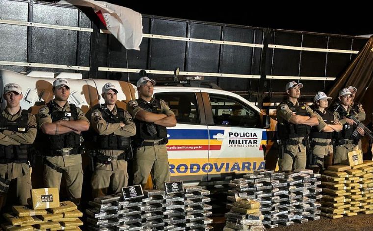 Polícia Militar apreende drogas avaliadas em R$ 16 milhões escondidas em carga de ração na Grande BH