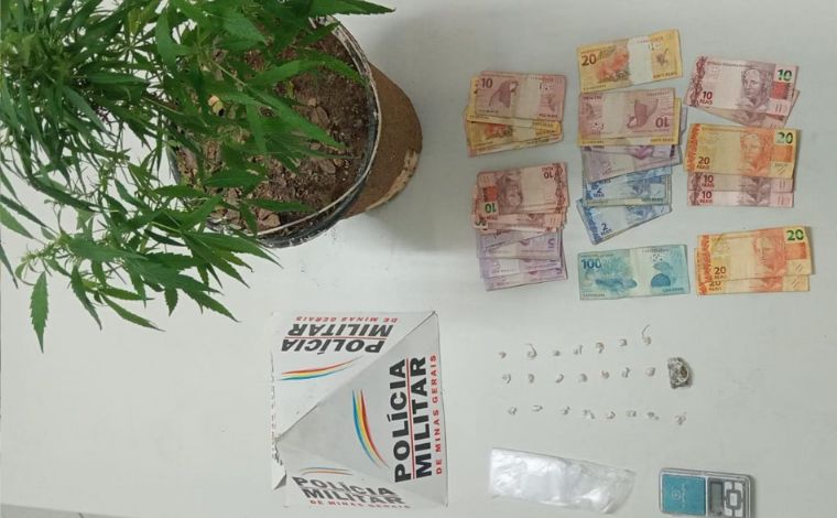 Mulher é presa após chamar policial de ‘macaco’ durante flagrante em MG