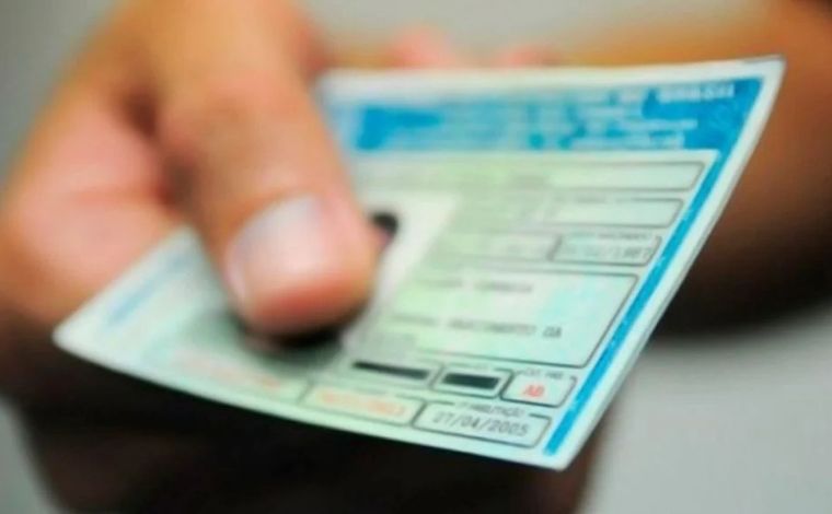 Detran-MG reajusta taxas e altera custos de emissão e renovação de CNH