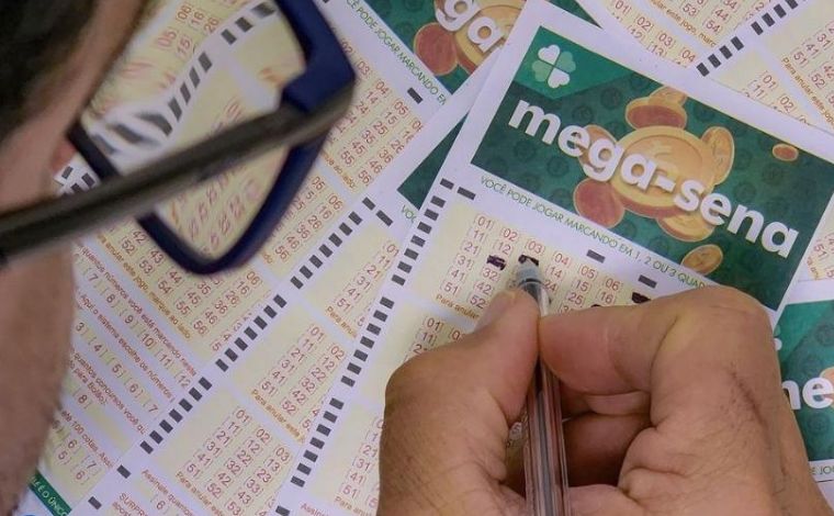 Funcionária de lotérica é demitida após tentar ficar com bilhete premiado de cliente