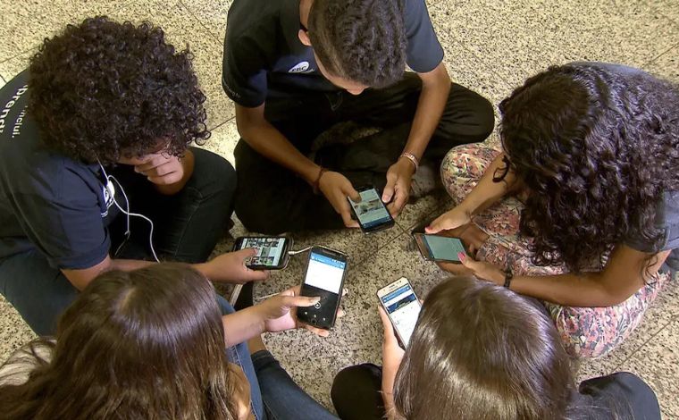Volta às aulas sem celular: saiba como vai funcionar nova lei