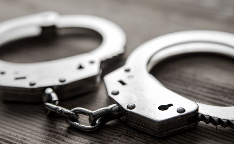 Adolescente é apreendido após disparar contra homem com submetralhadora em Curvelo