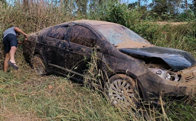 Bebê morre após pai perder controle do carro ao espantar mariposa em MG