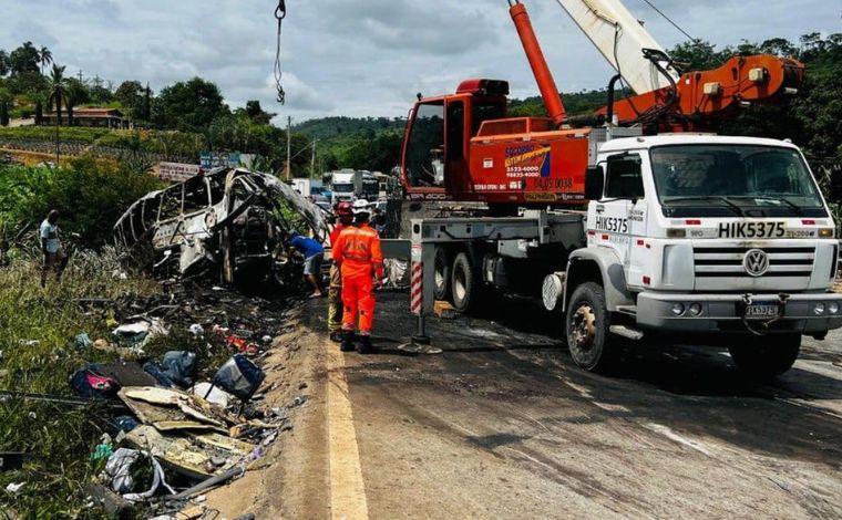 Motorista e empresário são indiciados por acidente que matou 39 pessoas na BR-116, em MG