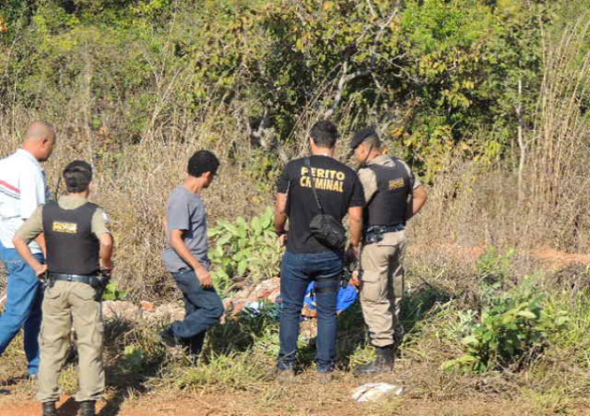 Homem é encontrado morto com um tiro na cabeça em via próxima ao presídio