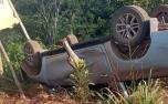Motorista fica ferida após caminhonete capotar na MG-238 entre Sete Lagoas e Jequitibá