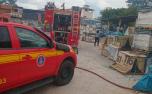 Corpo de Bombeiros controla incêndio em depósito de materiais de construção em Sete Lagoas