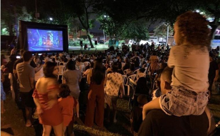 Projeto Cinema na Praça leva filme gratuito a diferentes regiões de Sete Lagoas