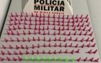 Criança de 7 anos leva cocaína para escola no interior de Minas; tio é preso