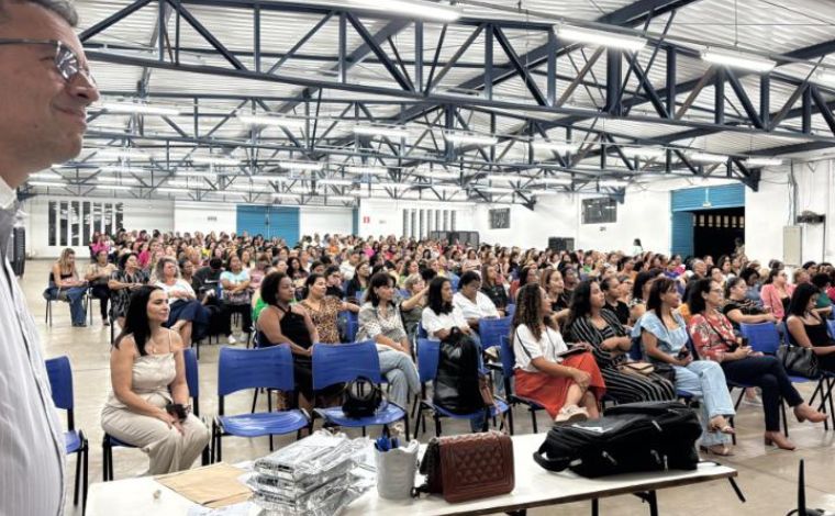 Profissionais da educação participam de formação continuada sobre inclusão em Sete Lagoas