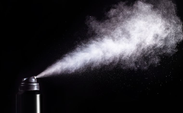 Menina de 8 anos morre após inalar desodorante em spray em desafio de rede social 